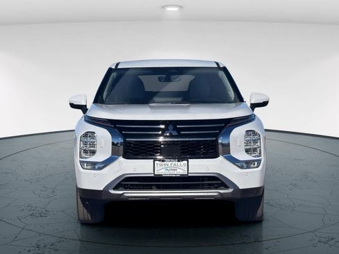 Used 2025 Mitsubishi Outlander SE image 10