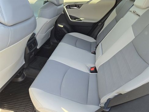 Used 2023 Toyota RAV4 Limited image 31