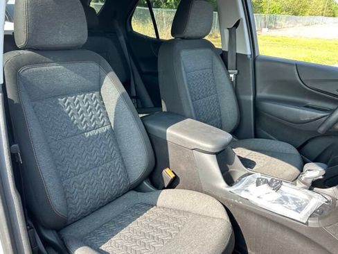 Used 2024 Chevrolet Equinox LT FWD image 9