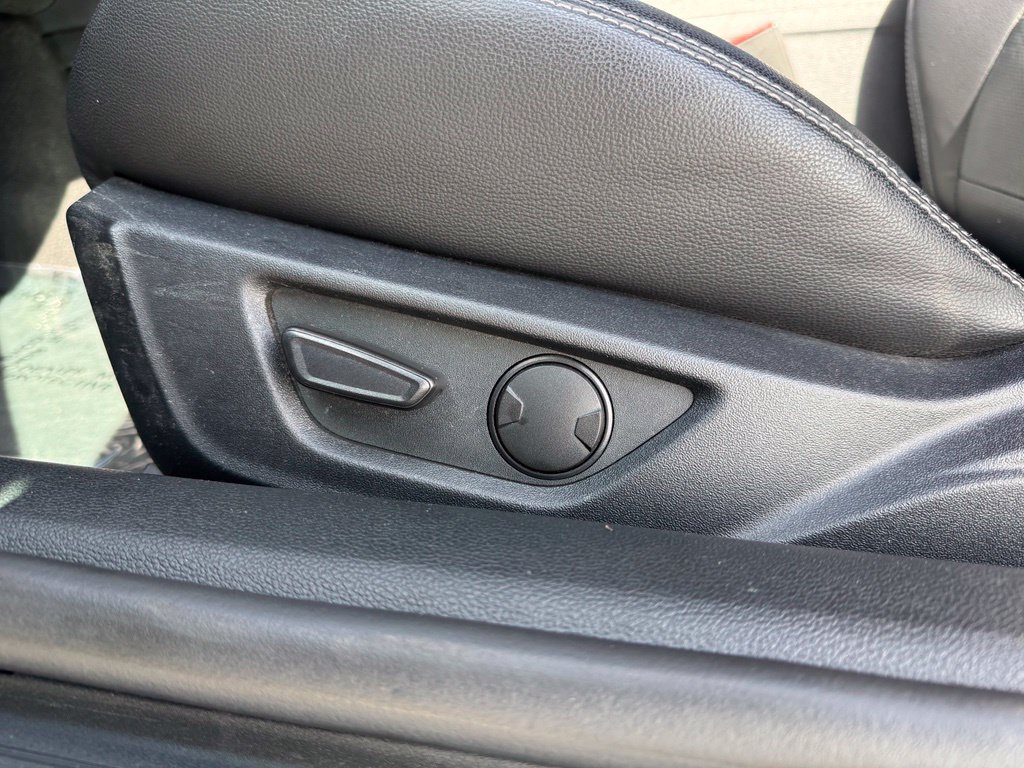 Used 2020 Ford Mustang Premium RWD image 31