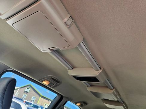 Used 2005 Dodge Grand Caravan SXT w/ Premium Group FWD image 34