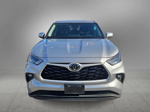 Used 2023 Toyota Highlander LE image 4