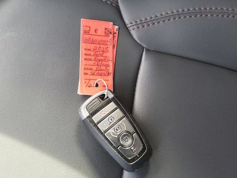 Used 2025 Ford Expedition Active AWD/4WD image 17