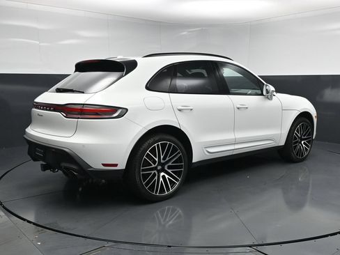 Certified 2025 Porsche Macan AWD/4WD image 10