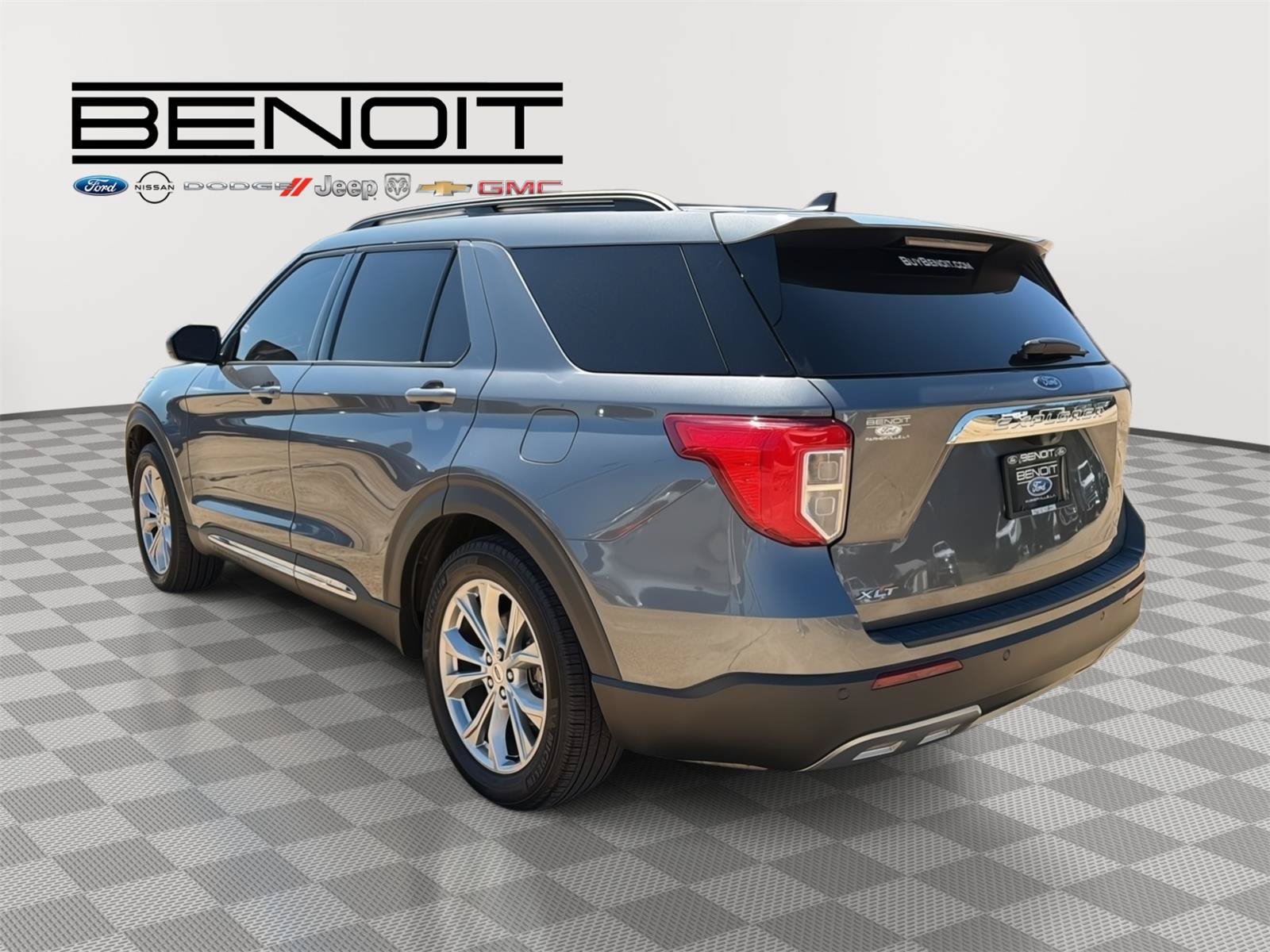 Used 2024 Ford Explorer XLT w/ Equipment Group 202A RWD image 3