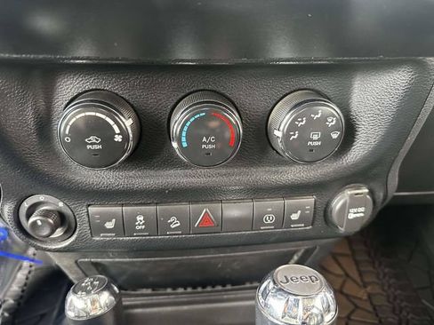 Used 2013 Jeep Wrangler Unlimited Rubicon w/ Connectivity Group AWD/4WD image 17