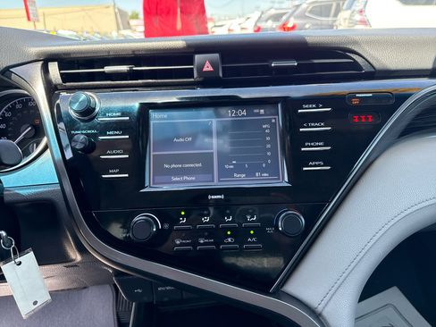 Used 2020 Toyota Camry LE image 20