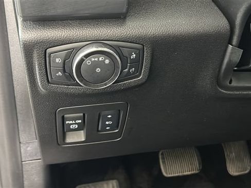 Used 2018 Ford F150 XLT w/ Equipment Group 302A Luxury AWD/4WD image 19
