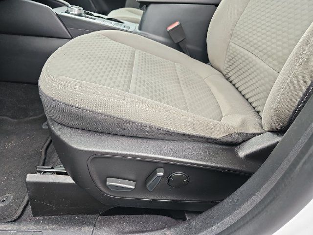 Used 2022 Ford Escape SE w/ Convenience Package FWD image 17