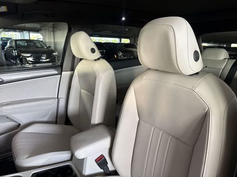 Certified 2024 Volkswagen Tiguan SE R-Line FWD image 14