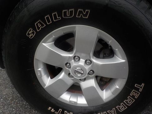 Used 2012 Nissan Frontier SV image 19