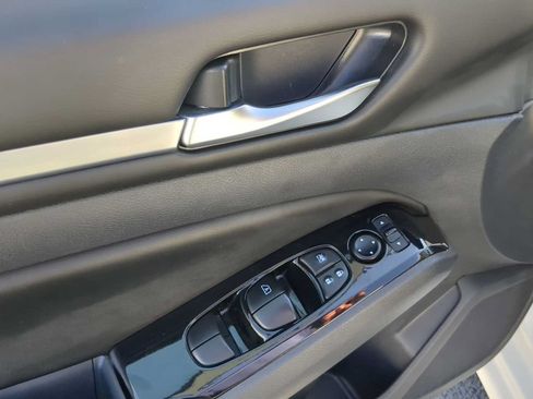 Used 2024 Nissan Altima 2.5 SR FWD image 12
