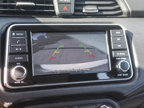 Used 2020 Nissan Versa S FWD image 31