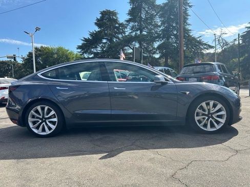 Used 2020 Tesla Model 3 Standard Range Plus image 3