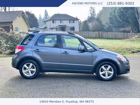 Used 2009 Suzuki SX4 AWD Hatchback w/ Touring Pkg image 6