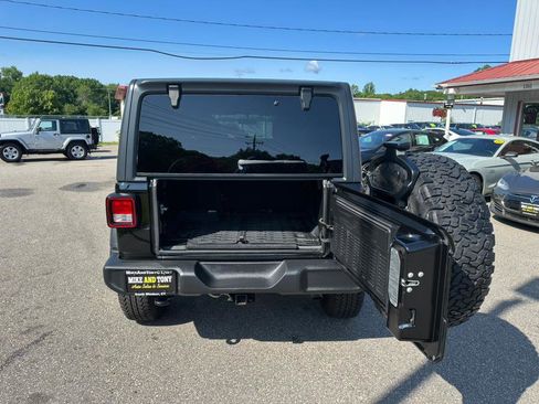 Used 2018 Jeep Wrangler Unlimited Sport S image 30
