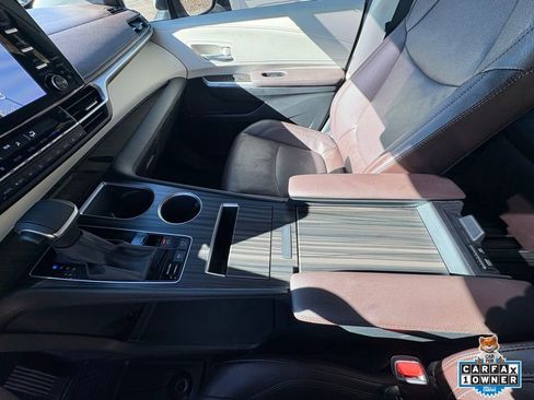 Used 2024 Toyota Sienna Platinum image 19