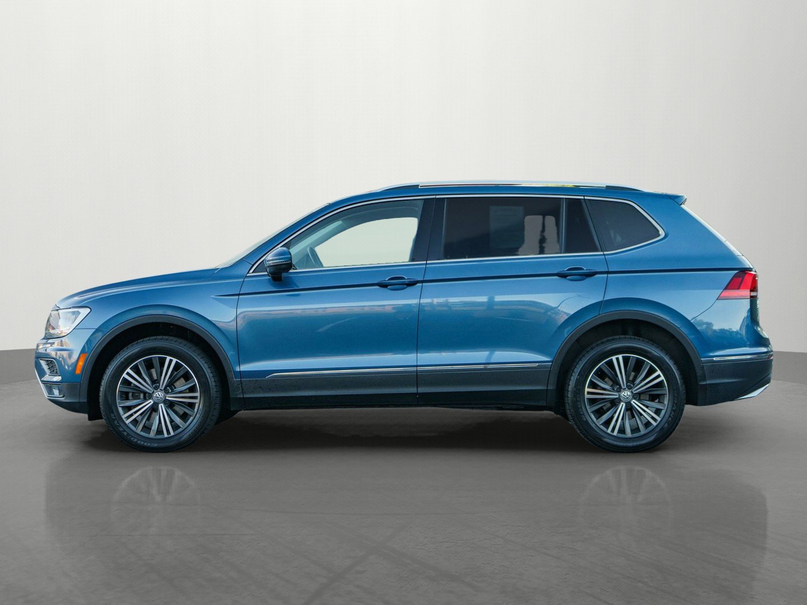 Used 2019 Volkswagen Tiguan SEL AWD/4WD image 4