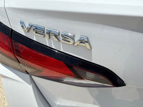 Used 2022 Nissan Versa S FWD image 10