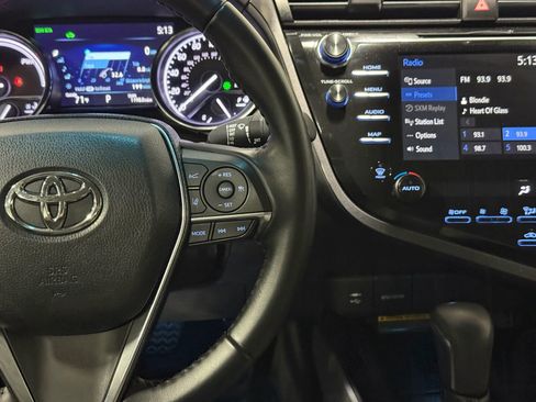 Used 2019 Toyota Camry XLE FWD image 28