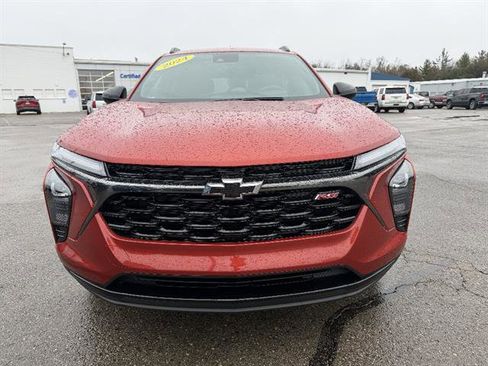 Used 2024 Chevrolet Trax RS image 2