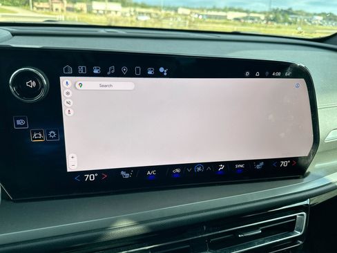 Used 2024 Chevrolet Traverse LT image 18