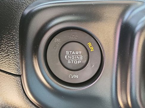 Used 2020 Jeep Wrangler Unlimited Sahara image 18