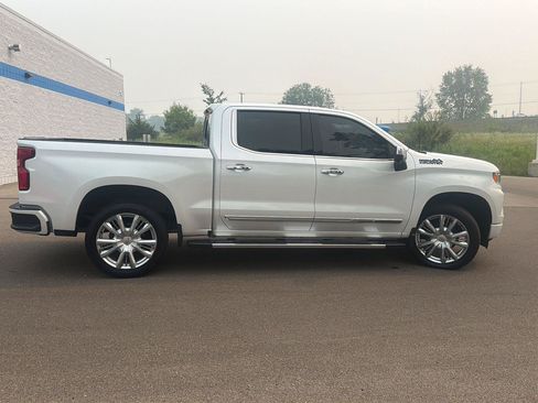 Used 2022 Chevrolet Silverado 1500 High Country w/ High Country Premium Package AWD/4WD image 7