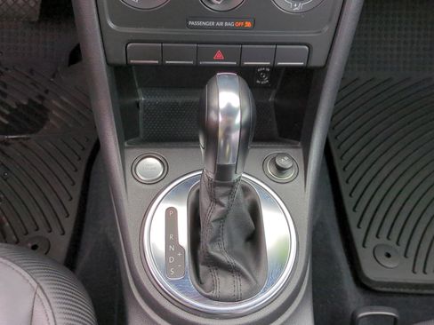 Used 2013 Volkswagen Beetle 2.5 FWD image 13