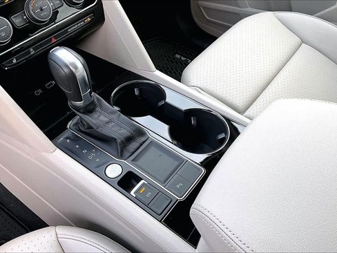 Used 2019 Volkswagen Atlas SEL image 16