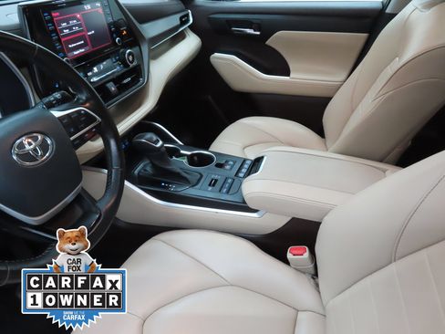 Used 2022 Toyota Highlander XLE AWD/4WD image 21