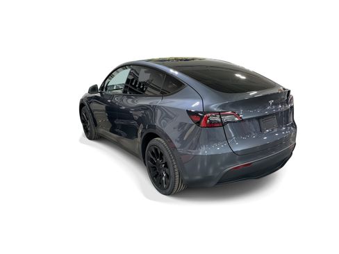 Certified 2023 Tesla Model Y AWD image 4