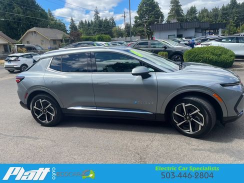 Used 2025 Chevrolet Equinox EV LT FWD image 13