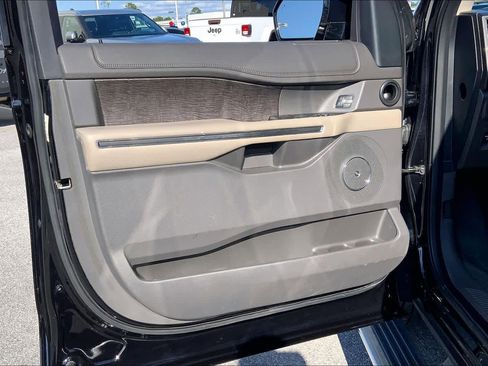 Used 2020 Ford Expedition Max Limited RWD image 21