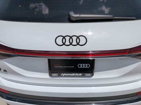 Certified 2024 Audi Q4 e-tron Premium Plus AWD/4WD image 39