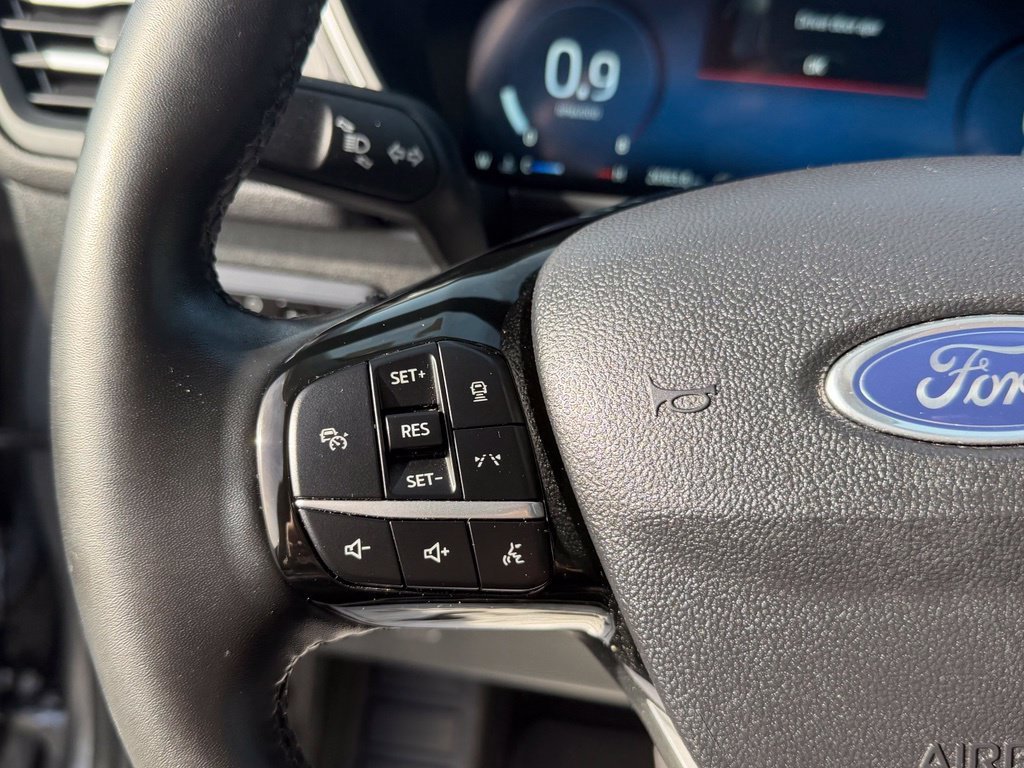 Certified 2025 Ford Escape Platinum AWD/4WD image 27