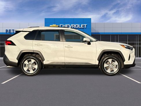 Used 2025 Toyota RAV4 XLE AWD/4WD image 3