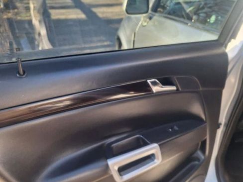 Used 2014 Chevrolet Captiva Sport LTZ image 2