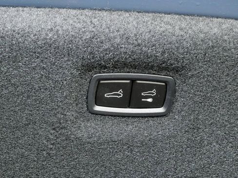 New 2026 Porsche Taycan image 31