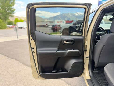 Used 2018 Toyota Tacoma TRD Sport w/ Technology Package AWD/4WD image 27
