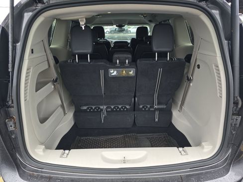 Used 2019 Chrysler Pacifica Touring-L Plus w/ Tire & Wheel Group image 18