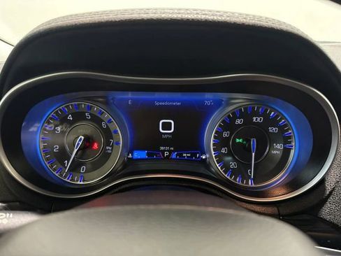 Used 2023 Chrysler 300 Touring w/ Sport Appearance Package RWD image 16