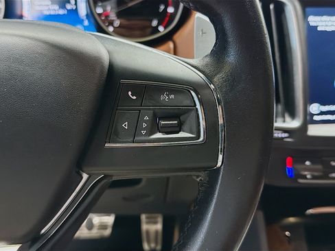 Used 2018 Maserati Levante GranLusso AWD/4WD image 37