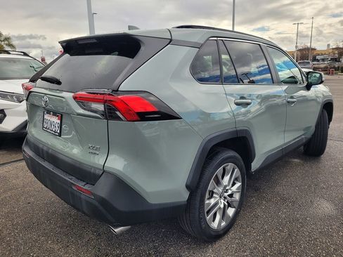 Used 2022 Toyota RAV4 XLE Premium w/ Carpet Mat Package (TMS) image 4