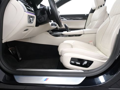 Used 2022 BMW 750i xDrive w/ Executive Package AWD/4WD image 31