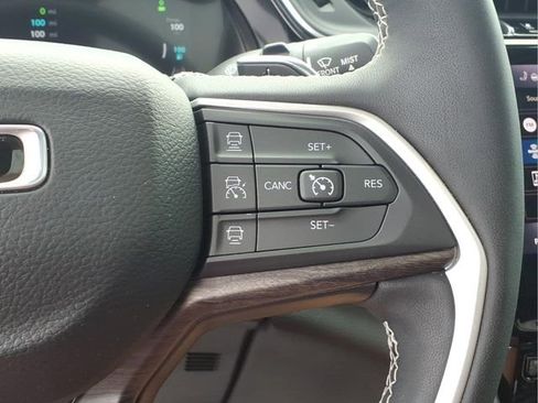 Used 2022 Jeep Grand Cherokee Limited 4xe w/ Luxury Tech Group II AWD/4WD image 14