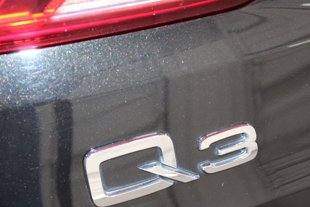 Used 2025 Audi Q3 2.0T Premium AWD/4WD image 24