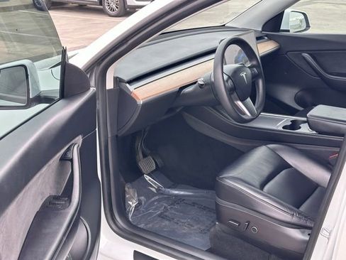 Used 2022 Tesla Model Y Long Range AWD/4WD image 8