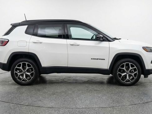 Used 2025 Jeep Compass Limited image 11