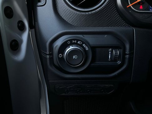 Used 2025 Jeep Wrangler Unlimited Rubicon image 18